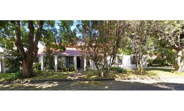 Chalet 4 Amb. + Dpto. 2 amb. (Florisbelo Acosta al 4600)