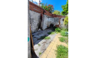 Casa con 2 dptos (1 de Mayo al 1700)