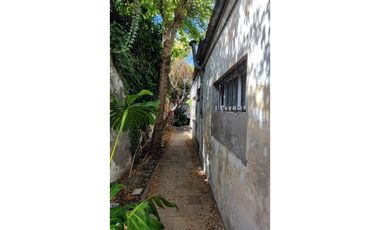 Casa con 2 dptos (1 de Mayo al 1700)