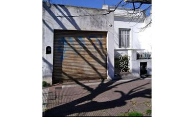 Casa con 2 dptos (1 de Mayo al 1700)