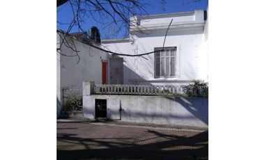 Casa con 2 dptos (1 de Mayo al 1700)