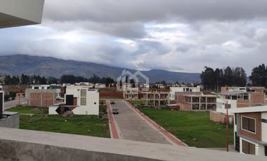 CASA DE VENTA  SECTOR PASEO SHOPPING RIOBAMBA