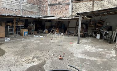 EN VENTA TERRENO CON LOCAL COMERCIAL SECTOR CENTRO DE RIOBAMBA