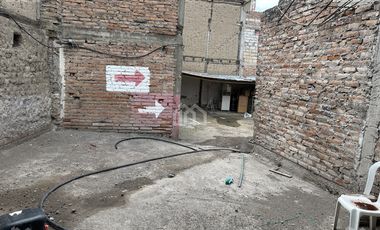 EN VENTA TERRENO CON LOCAL COMERCIAL SECTOR CENTRO DE RIOBAMBA