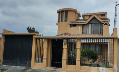 SE VENDE CASA  CON TERRENO SECTOR ECU911 RIOBAMBA