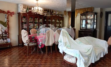 CASA CON TERRENO DE VENTA SOBRE CALLE PRINCIPAL DE RIOBAMBA