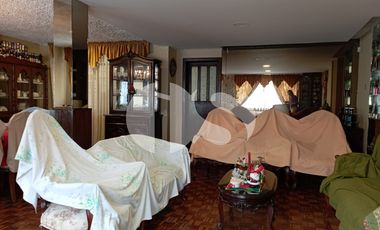 CASA CON TERRENO DE VENTA SOBRE CALLE PRINCIPAL DE RIOBAMBA