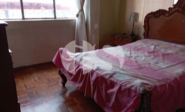 CASA CON TERRENO DE VENTA SOBRE CALLE PRINCIPAL DE RIOBAMBA