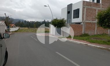 SE VENDE TERRENO JUNTO A TRIANA NORTE DE RIOBAMBA