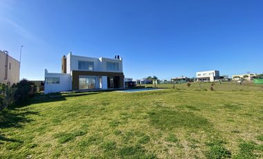 ALQUILER DE CASA EN Pilar