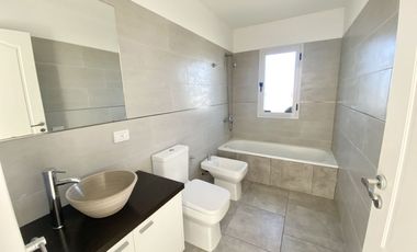 ALQUILER DE CASA EN Pilar