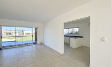 ALQUILER DE CASA EN Pilar