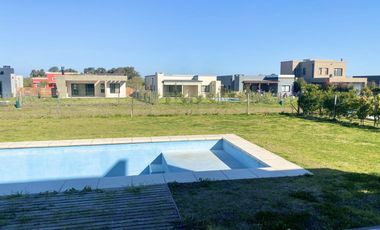 ALQUILER DE CASA EN Pilar