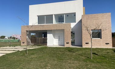 ALQUILER DE CASA EN Pilar