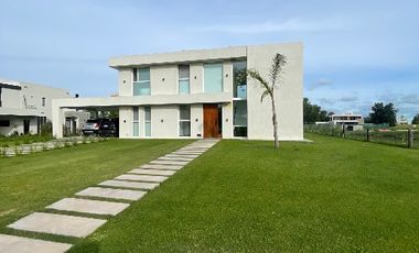 Casa en venta en Area 60