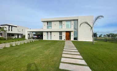 Casa en venta en Area 60