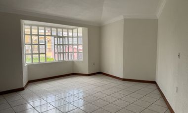 Casa en RENTA dentro del Fracc. Jardines del Toreo