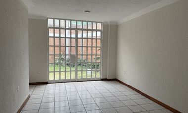 Casa en RENTA dentro del Fracc. Jardines del Toreo