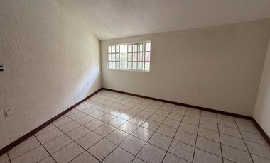 Casa en RENTA dentro del Fracc. Jardines del Toreo