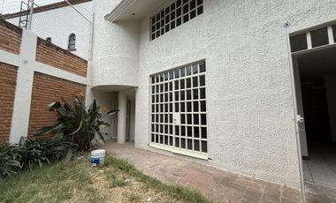 Casa en RENTA dentro del Fracc. Jardines del Toreo