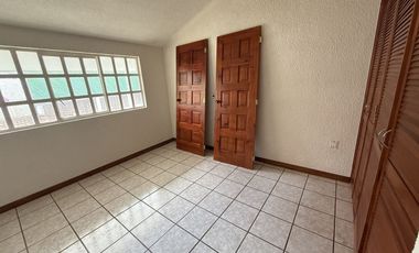 Casa en RENTA dentro del Fracc. Jardines del Toreo