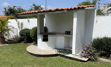 Casa Estilo Contemporáneo con seguridad 24/7 y excelentes espacios