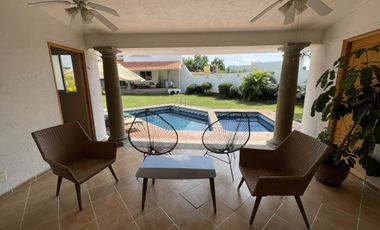 Casa Estilo Contemporáneo con seguridad 24/7 y excelentes espacios
