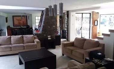 Venta de Casa en Zona Dorada con Espectacular Jardín