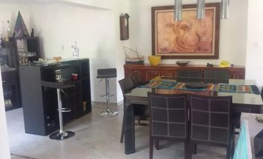 Venta de Casa en Zona Dorada con Espectacular Jardín