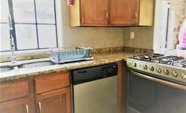 Venta de Casa en Zona Dorada con Espectacular Jardín
