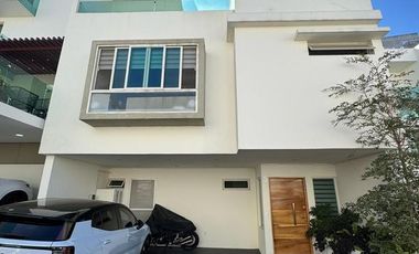 CASA EN CONDOMINIO EN VENTA LOMAS ALTAS