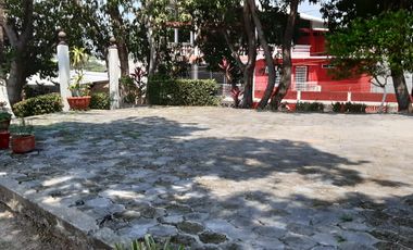 HERMOSA CASA CON ALBERCA Y AMPLIO JARDIN  EN VENTA - (3)