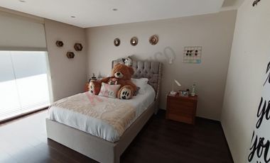 Residencia de Lujo en el Prestigioso Club de Golf Bellavista.