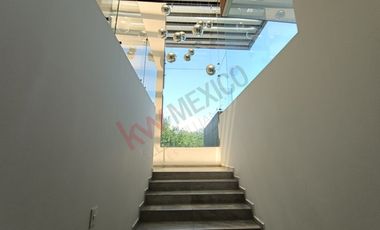 Residencia de Lujo en el Prestigioso Club de Golf Bellavista.