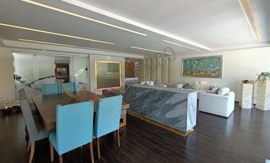Residencia de Lujo en el Prestigioso Club de Golf Bellavista.