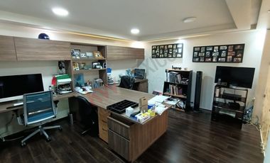 Residencia de Lujo en el Prestigioso Club de Golf Bellavista.