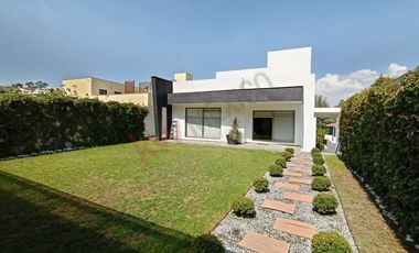 Residencia de Lujo en el Prestigioso Club de Golf Bellavista.
