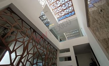 Residencia de Lujo en el Prestigioso Club de Golf Bellavista.