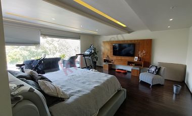 Residencia de Lujo en el Prestigioso Club de Golf Bellavista.