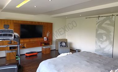 Residencia de Lujo en el Prestigioso Club de Golf Bellavista.