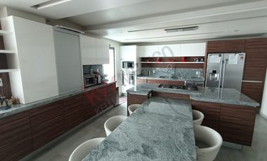 Residencia de Lujo en el Prestigioso Club de Golf Bellavista.