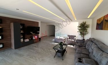 Residencia de Lujo en el Prestigioso Club de Golf Bellavista.