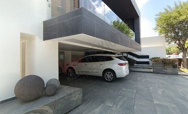 Residencia de Lujo en el Prestigioso Club de Golf Bellavista.