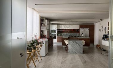 Residencia de Lujo en el Prestigioso Club de Golf Bellavista.