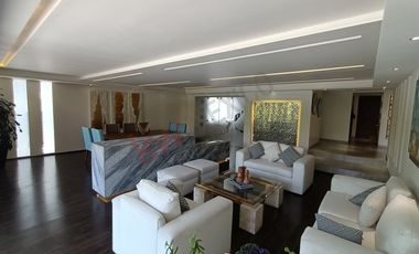 Residencia de Lujo en el Prestigioso Club de Golf Bellavista.
