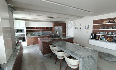 Residencia de Lujo en el Prestigioso Club de Golf Bellavista.