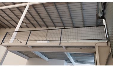 ARRIENDO Bodega de 204,1 m2 + 47,6 m2 de Altillo, Av. La Montaña, Lampa