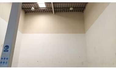 ARRIENDO Bodega de 204,1 m2 + 47,6 m2 de Altillo, Av. La Montaña, Lampa
