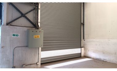 ARRIENDO Bodega de 204,1 m2 + 47,6 m2 de Altillo, Av. La Montaña, Lampa