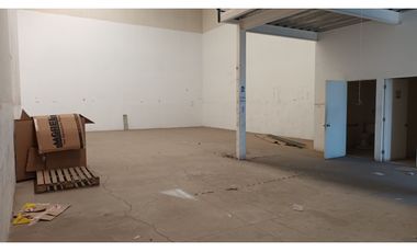 ARRIENDO Bodega de 204,1 m2 + 47,6 m2 de Altillo, Av. La Montaña, Lampa